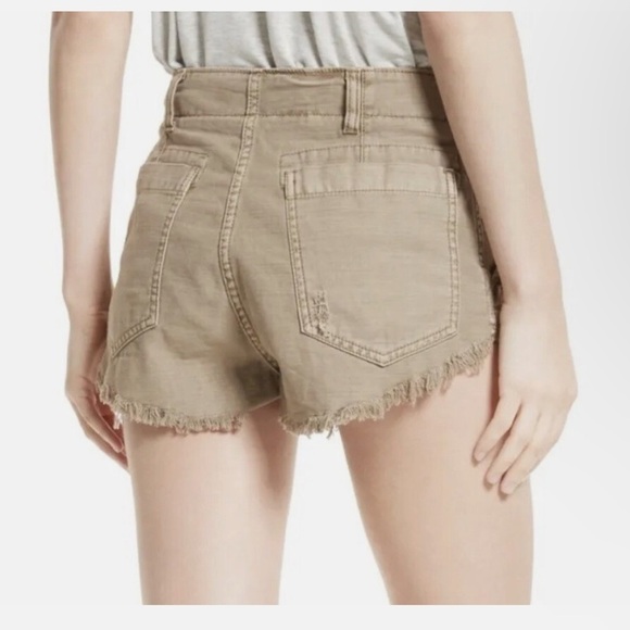 Free People OB585949 Raw Patched Women's Frayed Hem shorts Size 2 - Picture 2 of 7